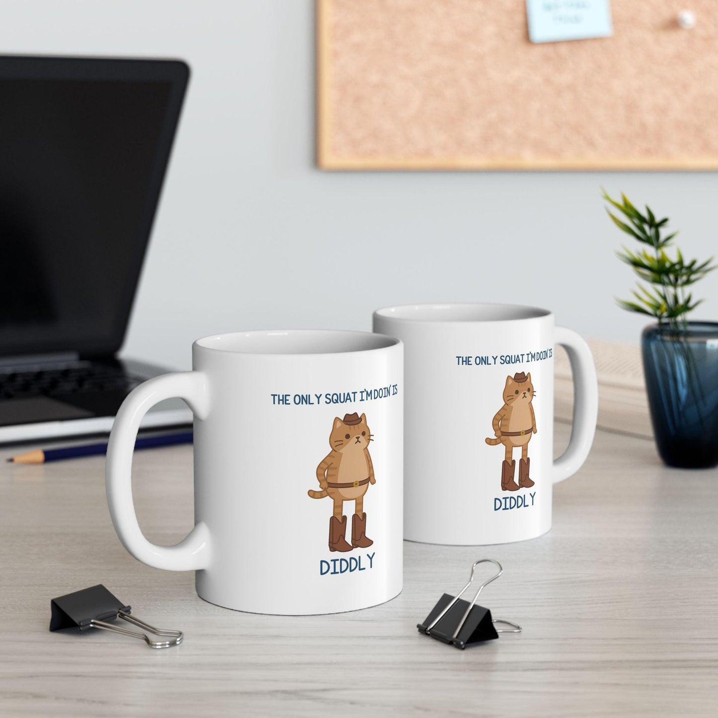 The Only Squat I’m Doin’ Is Diddly Mug – Funny Cowboy Cat Lazy Humor Coffee Cup
