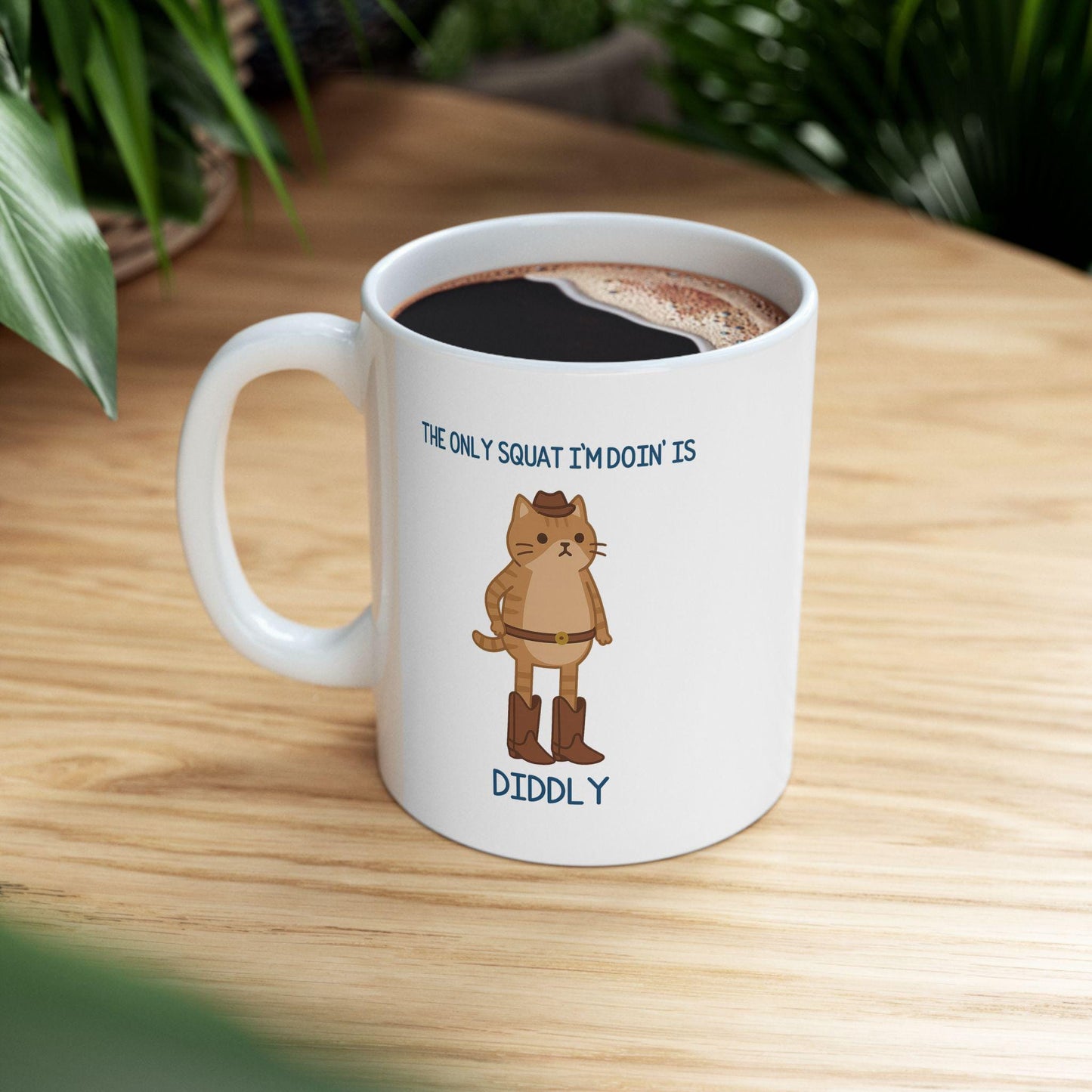 The Only Squat I’m Doin’ Is Diddly Mug – Funny Cowboy Cat Lazy Humor Coffee Cup