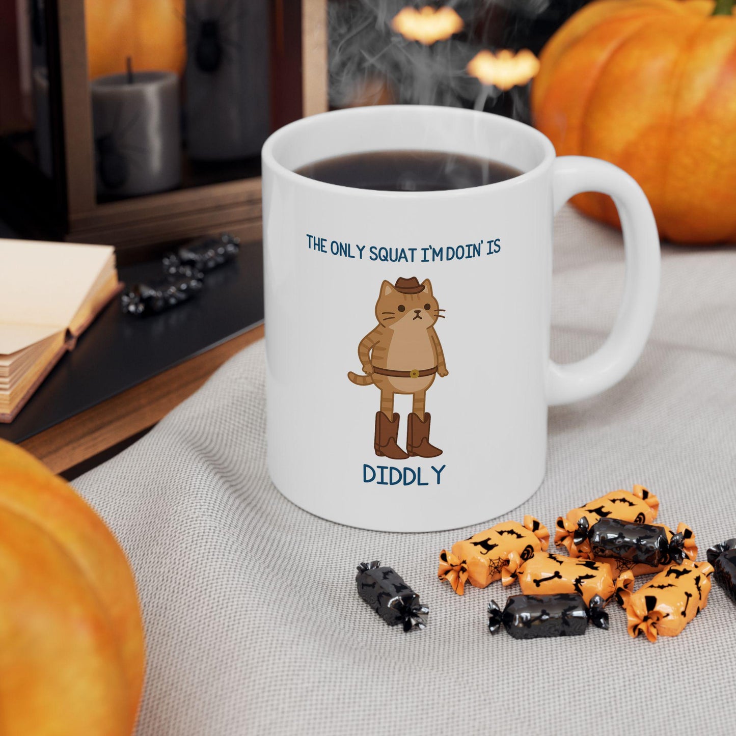 The Only Squat I’m Doin’ Is Diddly Mug – Funny Cowboy Cat Lazy Humor Coffee Cup